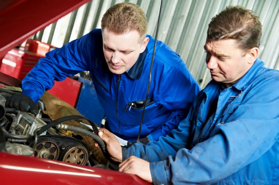 A mechanic diagnosing check engine light in Las Vegas, NV